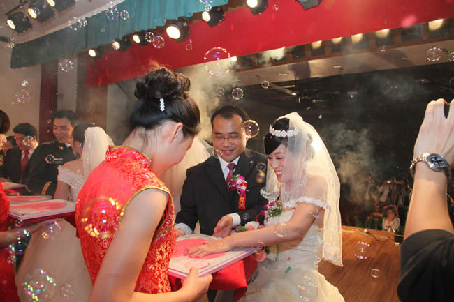 新人按下幸福的手印