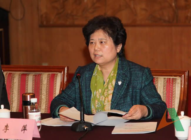 集團(tuán)黨委副書記李萍主持會(huì)議