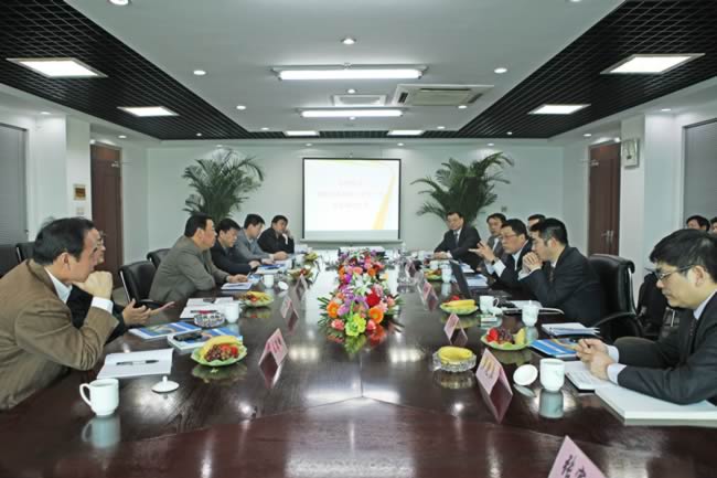 省國資委主任譚成義聽取工作匯報