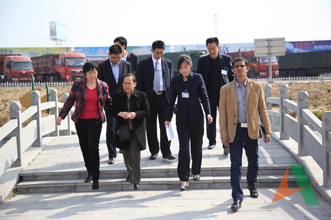 大使參觀天橋服務區