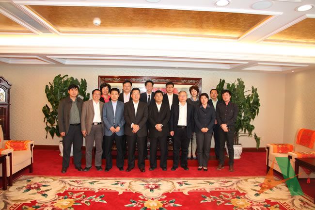 與會(huì)人員合影