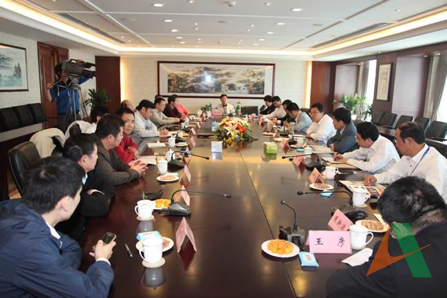 5月11日上午,王玉君總經理,孫富軍副總經理及相關部室負責人與來訪的廣東省交通集團客人會談
