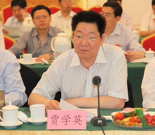 省交通運輸廳廳長賈學(xué)英作匯報