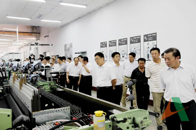 參觀南山紡織生產車間