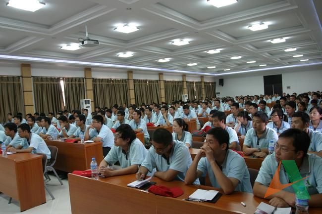 新員工認真聆聽學習孫亮董事長講話