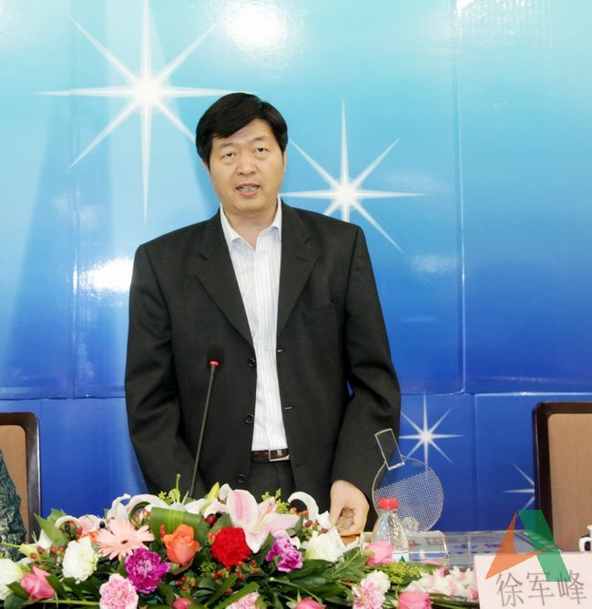 徐軍峰副總經理宣布獲獎單位名單