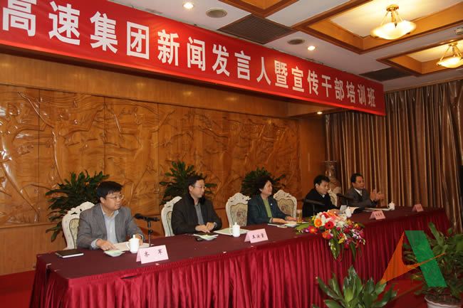 21月8日—9日，集團首屆新聞發言人暨宣傳干部培訓班在濟南舉行。省國資委宣傳處副調研員馬慶軍參加開班式。