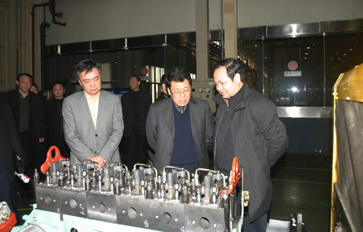 參觀濰柴生產(chǎn)車間